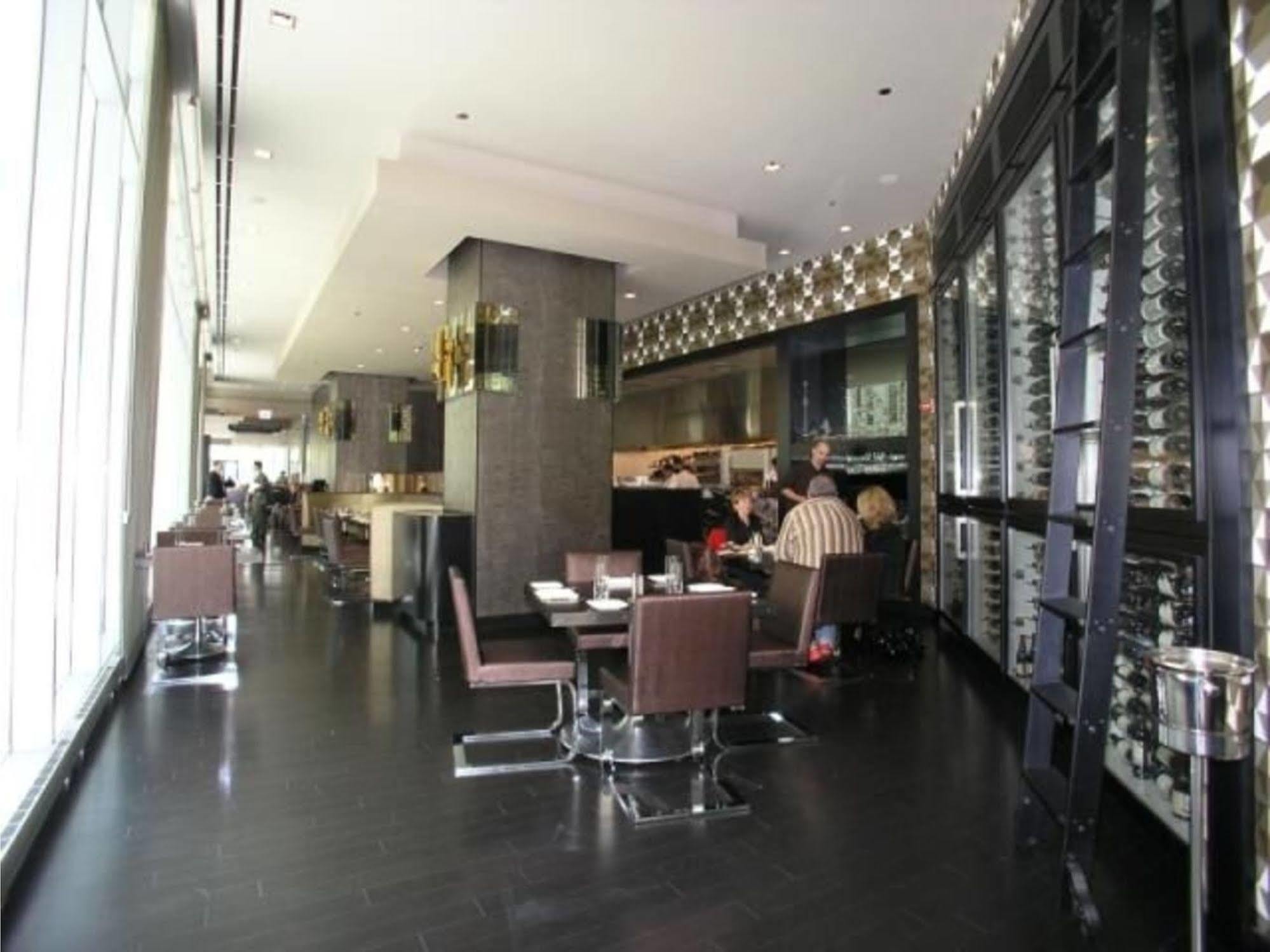 Bridgestreet At State And Grand Aparthotel Чикаго Екстериор снимка